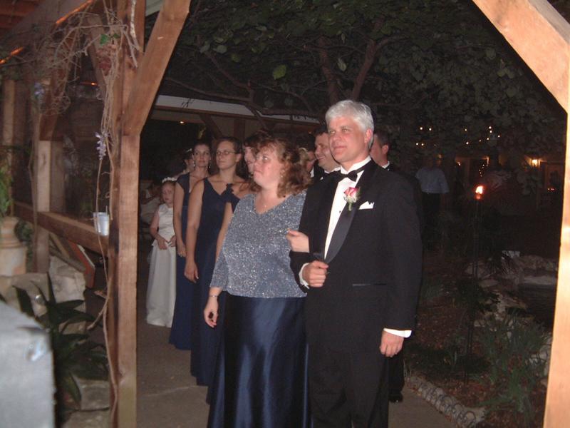 2003/10(Oct)/03(Urbik-Wedding)/800x600_2003-10-05 20-27-09.JPG